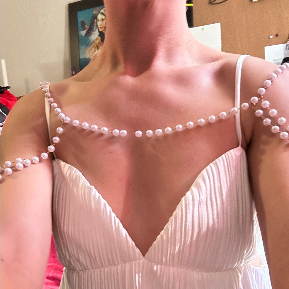 Pearl shoulder chain accessory